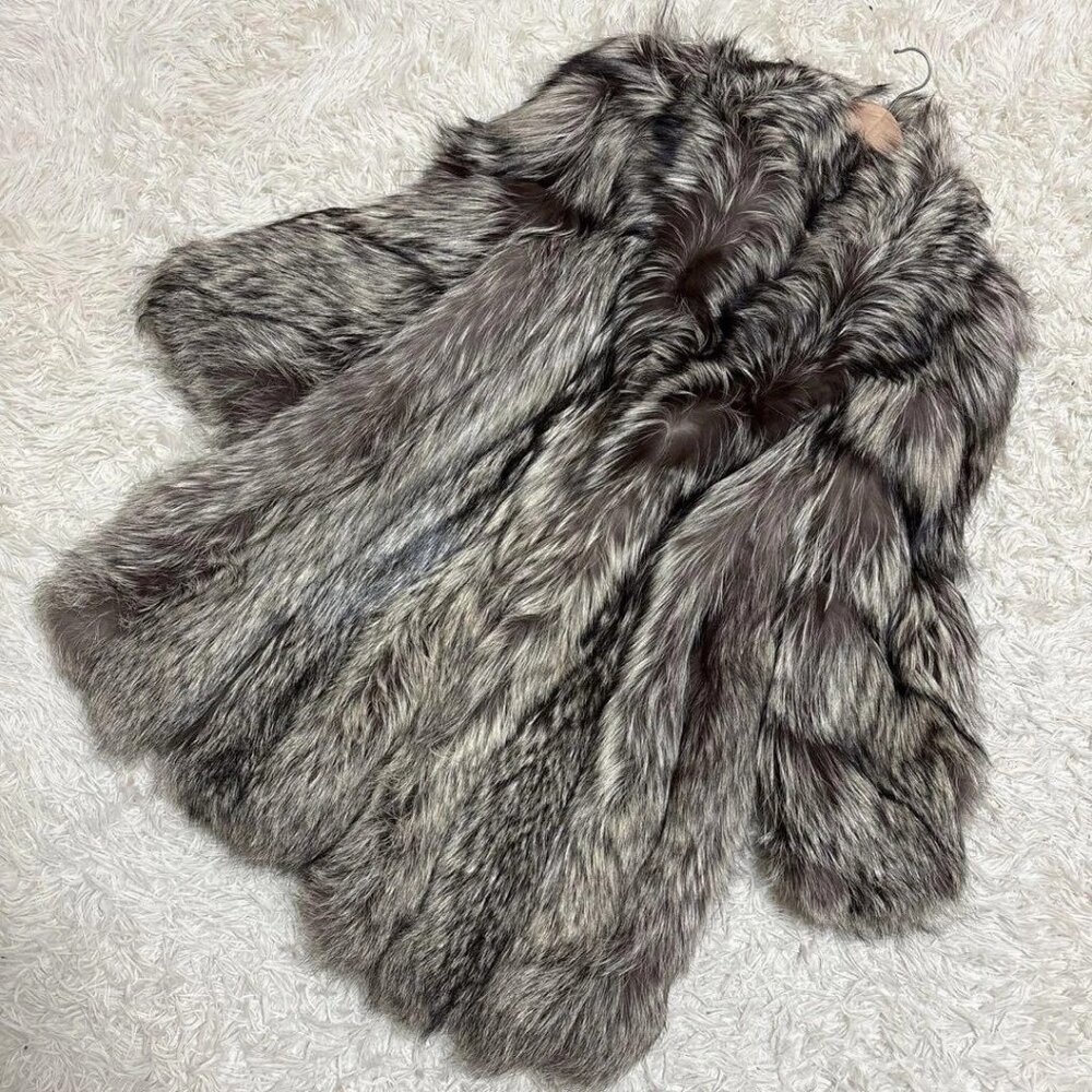 Saga Fox Real Fox Fur coat Gold tag Size 11 Color Brown Long sleeves From Japan